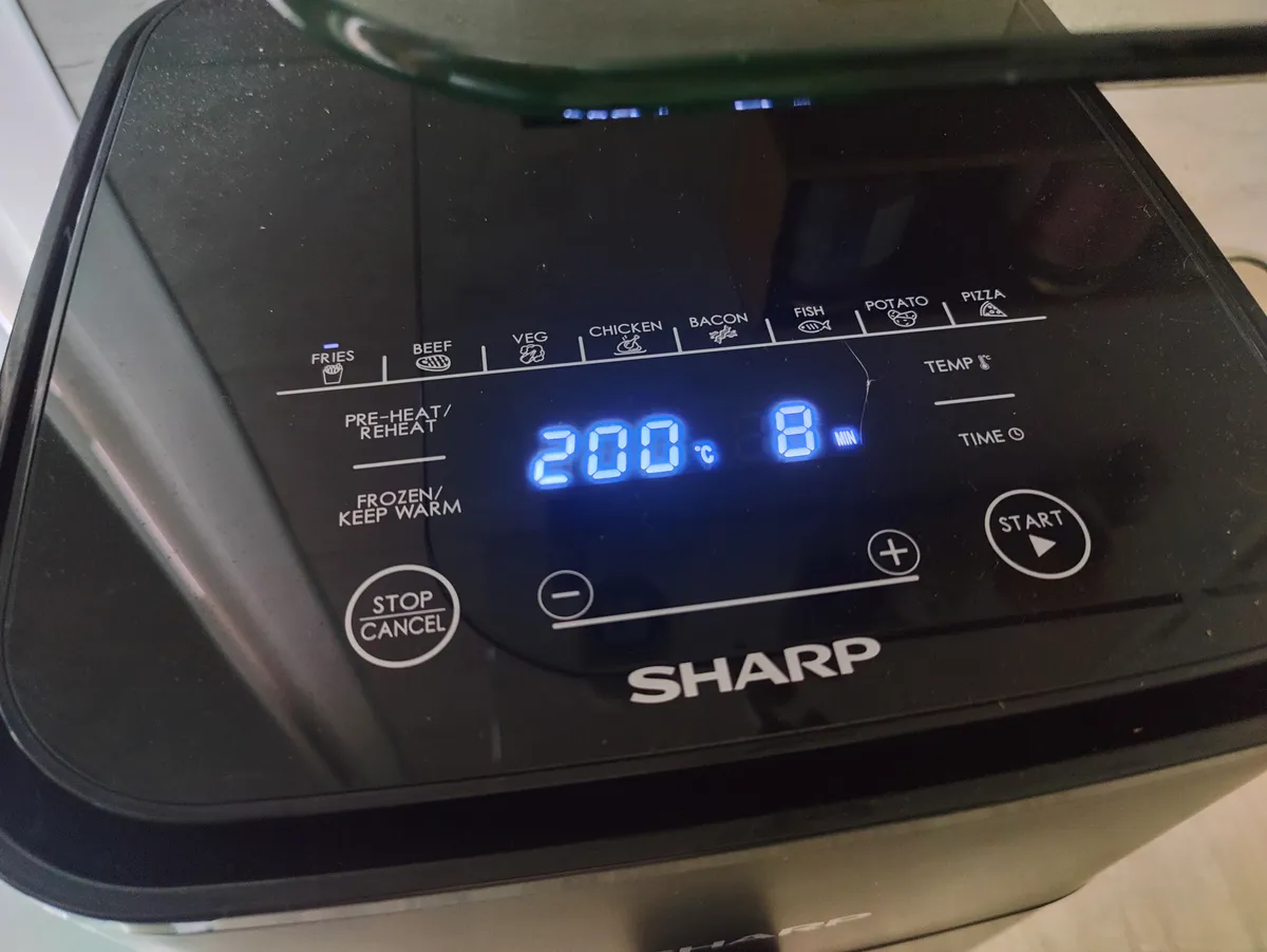Recensione Recensione Sharp AF-GS552A: la friggitrice ad aria da 5,5 litri