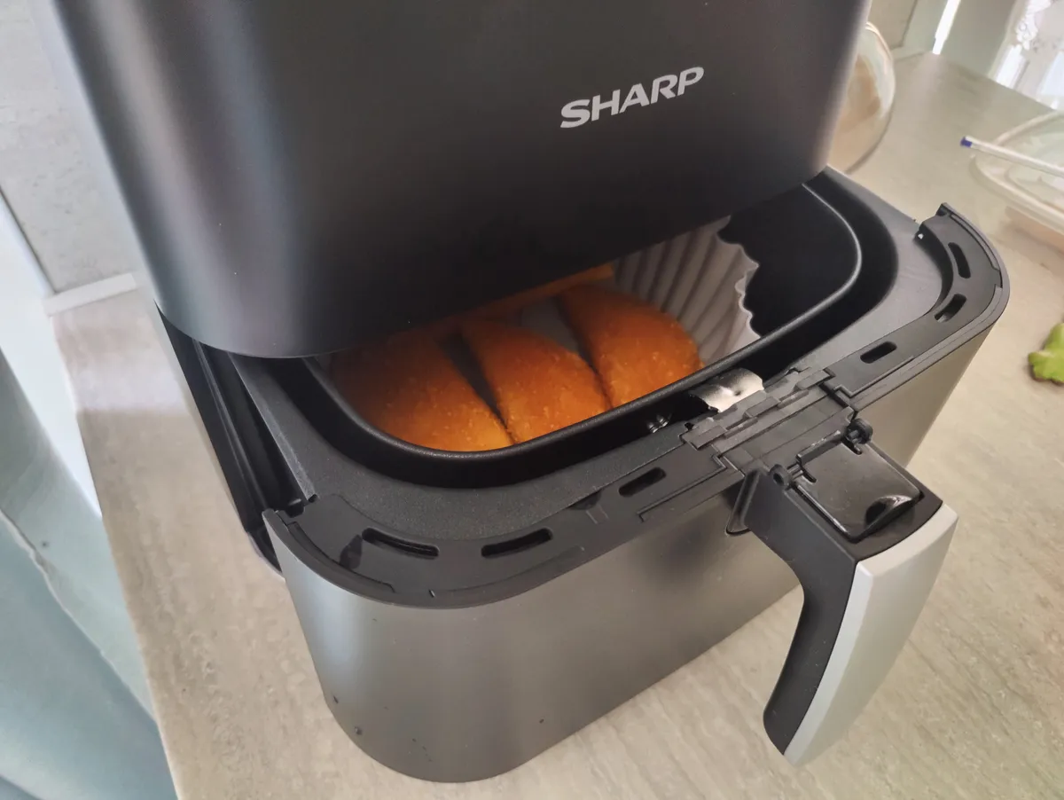 Recensione Recensione Sharp AF-GS552A: la friggitrice ad aria da 5,5 litri