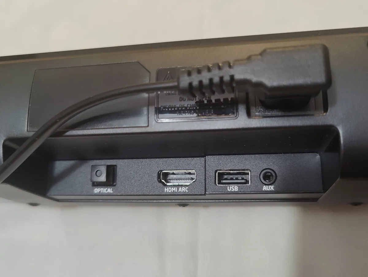 Recensione Recensione Sharp HT-SB100: soundbar economica e compatta per la TV