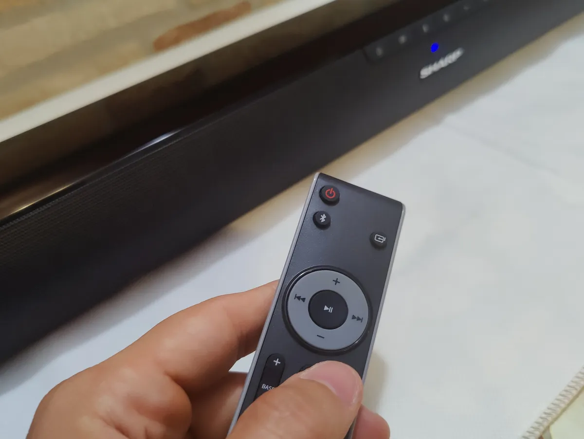 Recensione Recensione Sharp HT-SB100: soundbar economica e compatta per la TV