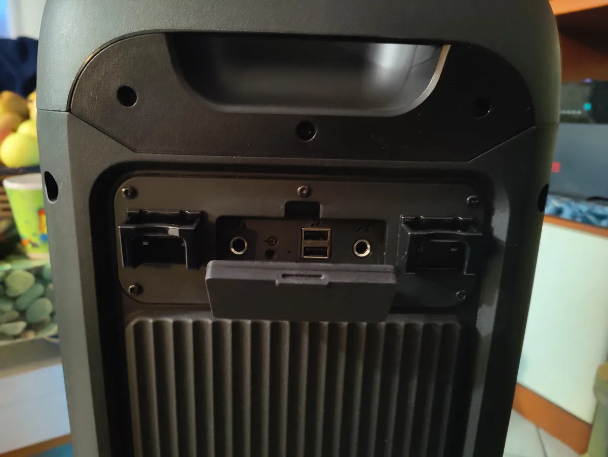 Recensione Recensione Sharp XParty Street Beat: altoparlante party da 100W