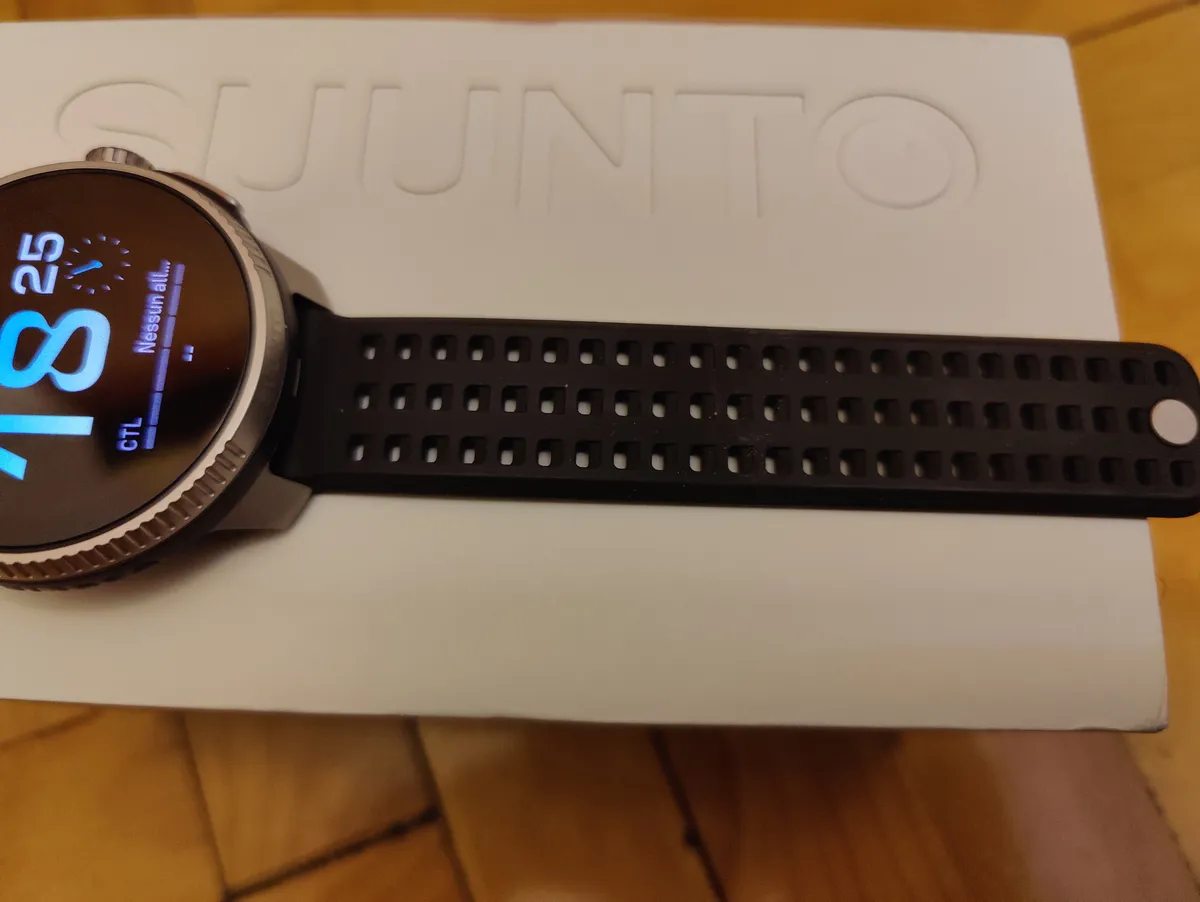 Recensione Recensione Suunto Race: lo sportwatch con AMOLED e titanio