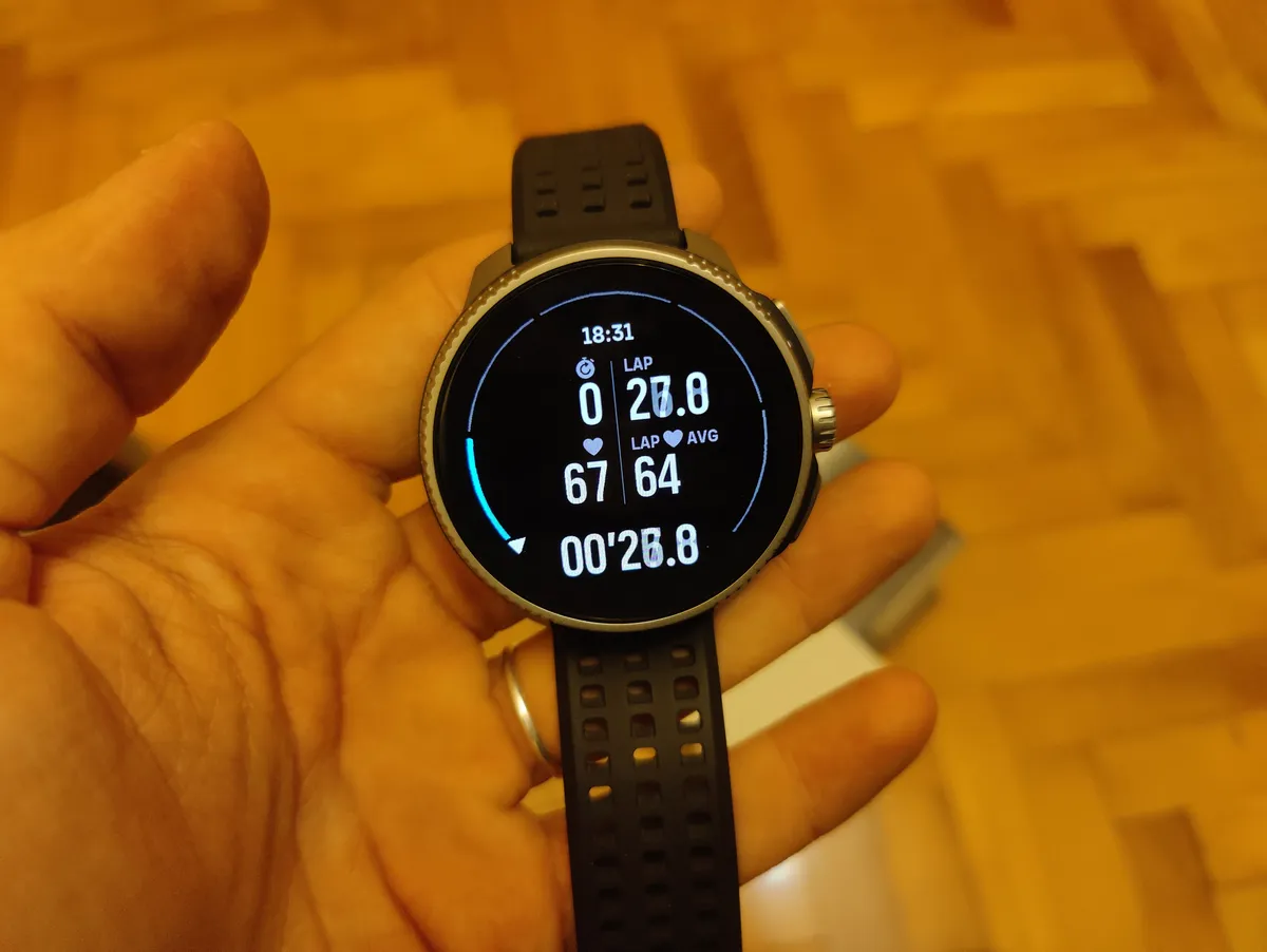 Recensione Recensione Suunto Race: lo sportwatch con AMOLED e titanio