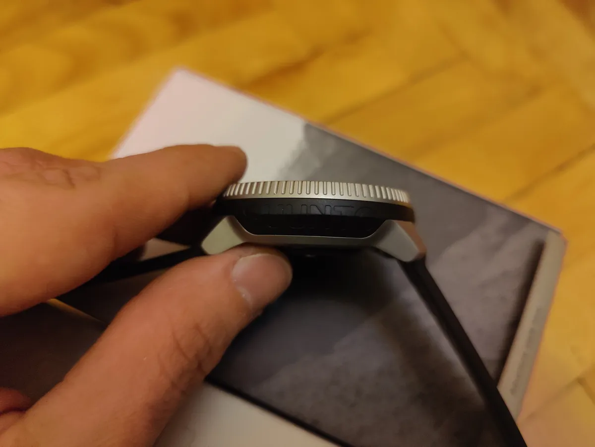 Recensione Recensione Suunto Race: lo sportwatch con AMOLED e titanio