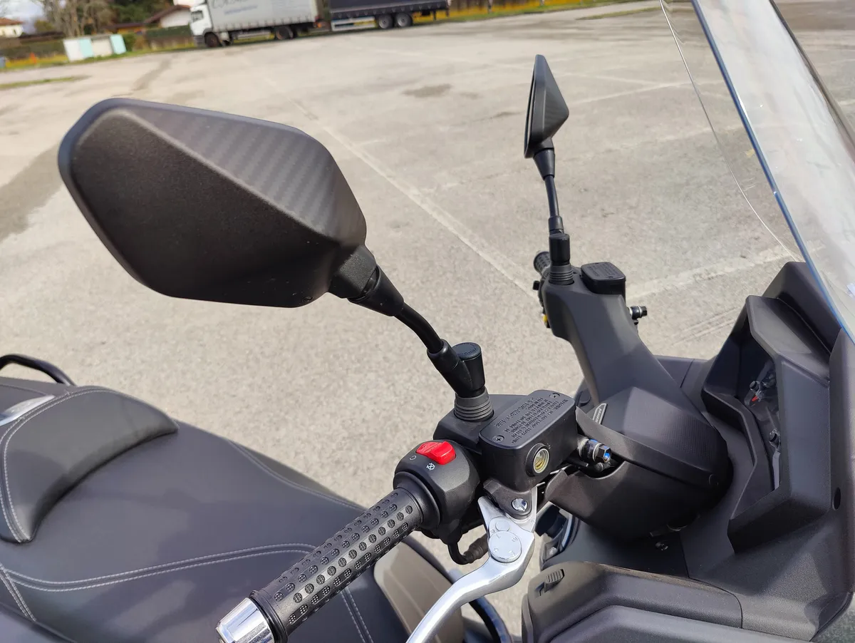 Recensione Sym Maxsym 400 recensione: scooter per città e tempo libero