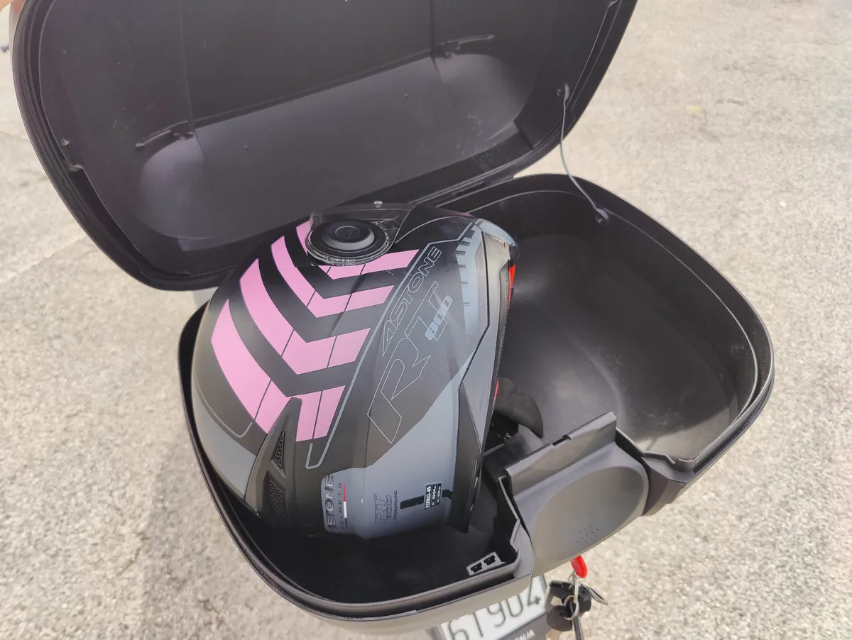 Recensione Sym Maxsym 400 recensione: scooter per città e tempo libero