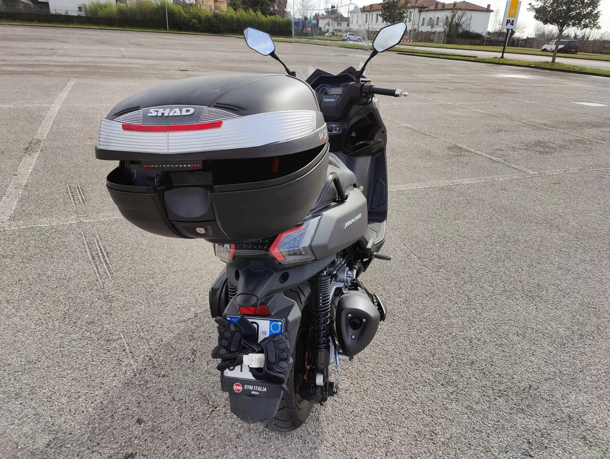 Recensione Sym Maxsym 400 recensione: scooter per città e tempo libero