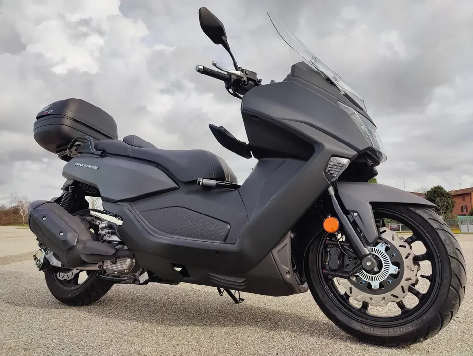 Recensione Sym Maxsym 400 recensione: scooter per città e tempo libero