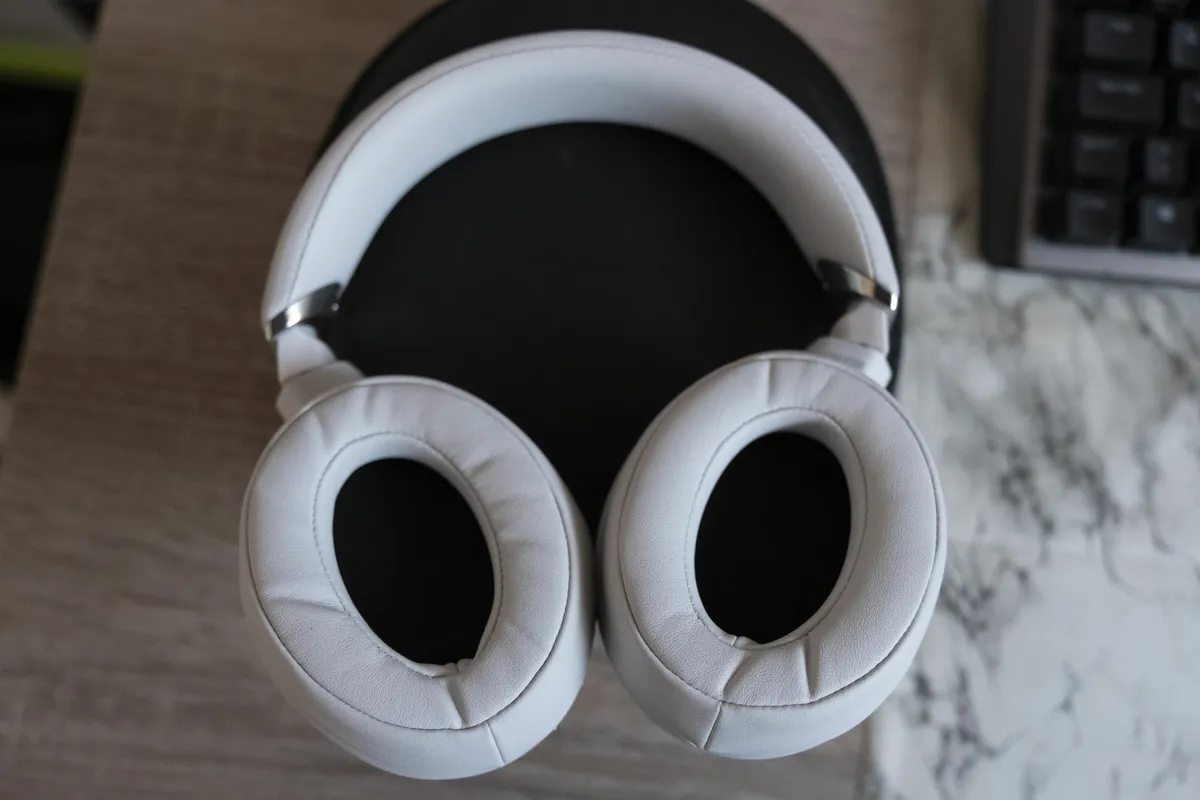 Recensione Technics EAH-F70N: cuffie a padiglione ideali per viaggiatori