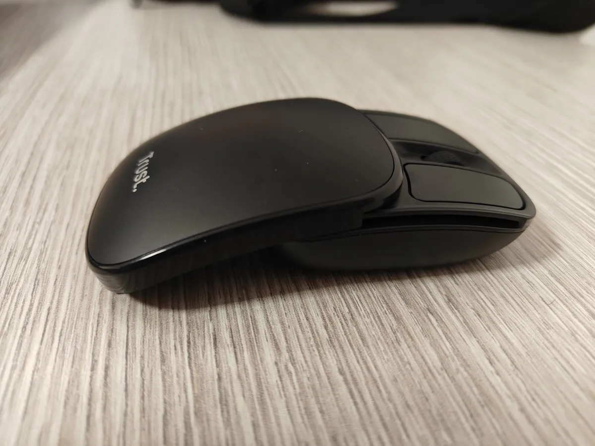 Recensione Recensione Trust Zylo: il mouse wireless pieghevole da taschino