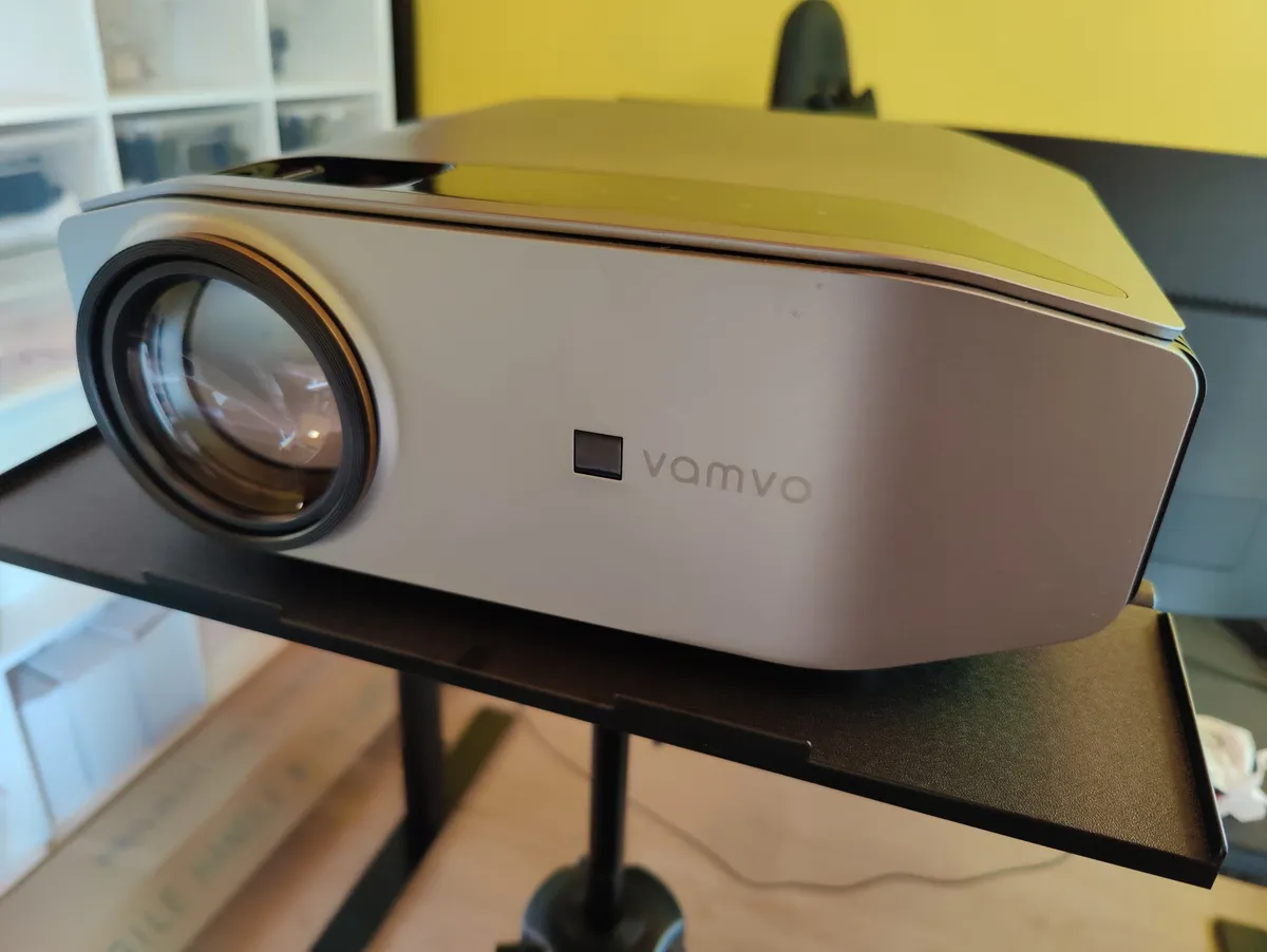 Recensione Vamvo L6200: il proiettore Full HD per il cinema in casa