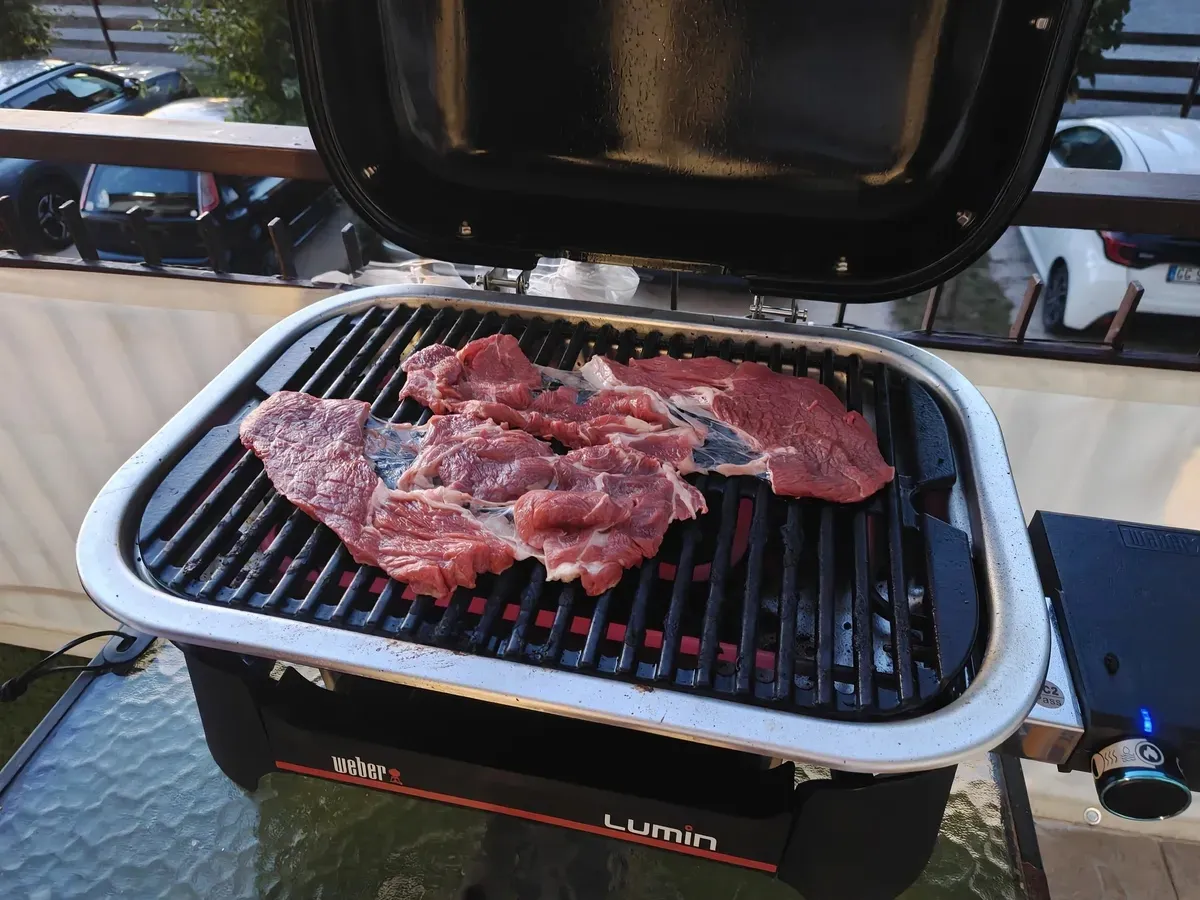 Recensione Recensione Weber Lumin Compact: il barbecue elettrico da balcone