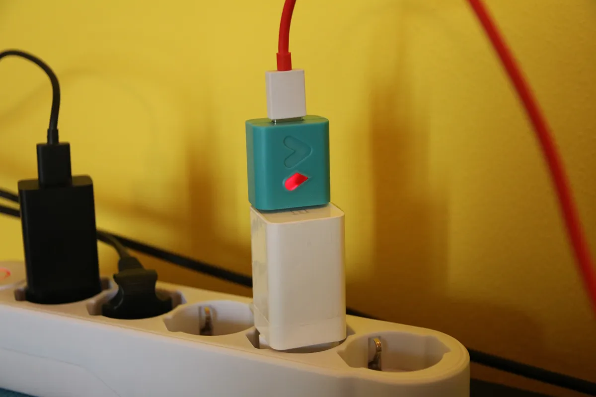 Recensione Recensione Witty: l'adattatore smart che allunga la vita dello smartphone