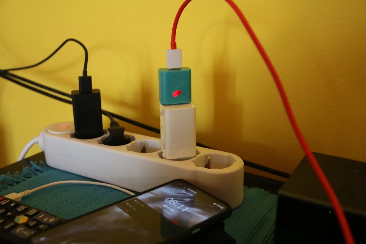 Recensione Recensione Witty: l'adattatore smart che allunga la vita dello smartphone