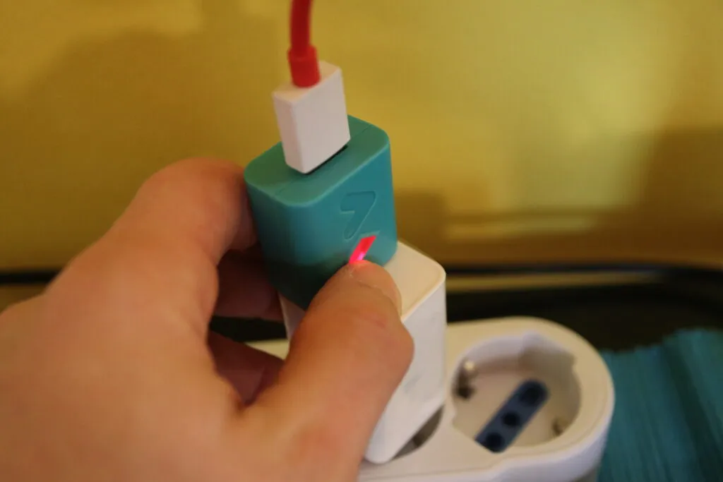 Recensione Recensione Witty: l'adattatore smart che allunga la vita dello smartphone