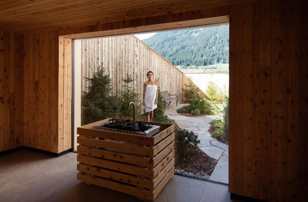 Scopri l'Alpine Nature Hotel Stoll: lusso immerso nella natura