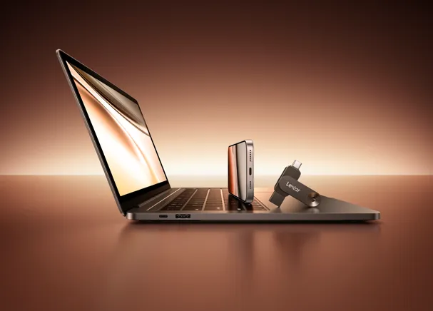 Scopri Lexar JumpDrive D500: la Mini SSD ideale per l'estate