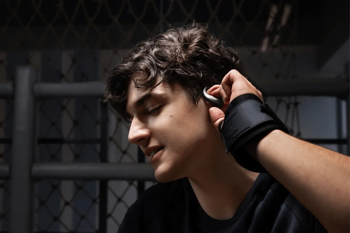 Shokz OpenFit Air 2 arrivano in Italia: auricolari open-ear piuma