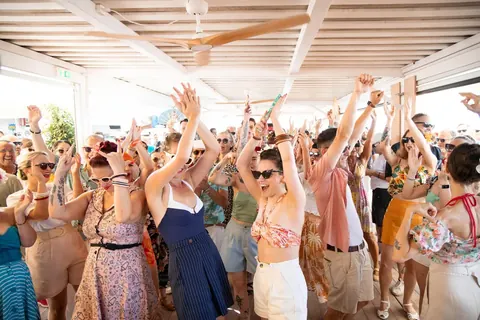 Recensione Summer Jamboree presenta THE MUSIC FILLS THE AIR, brano ufficiale #26
