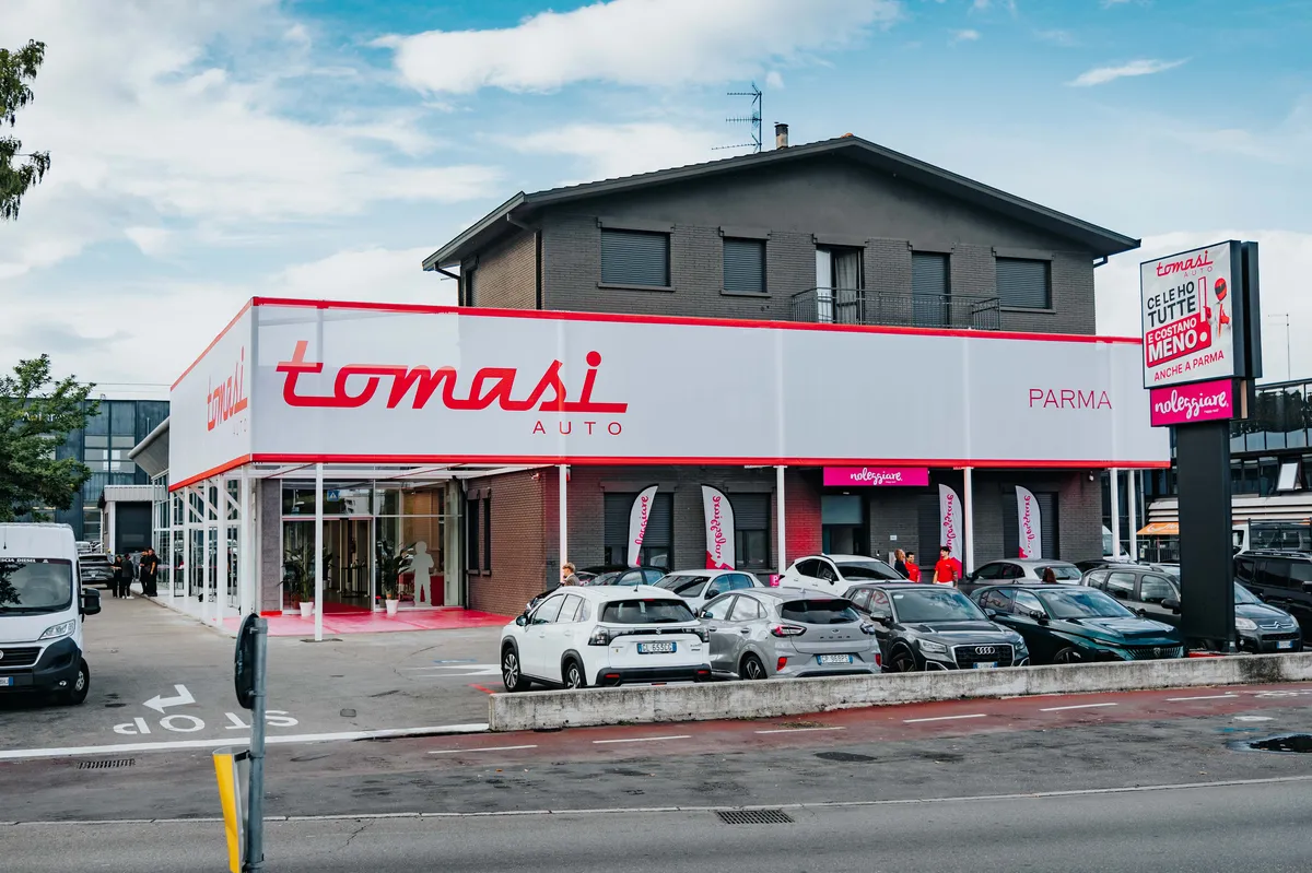Tomasi Auto apre a Parma: inaugurato il nuovo maxistore dell'usato