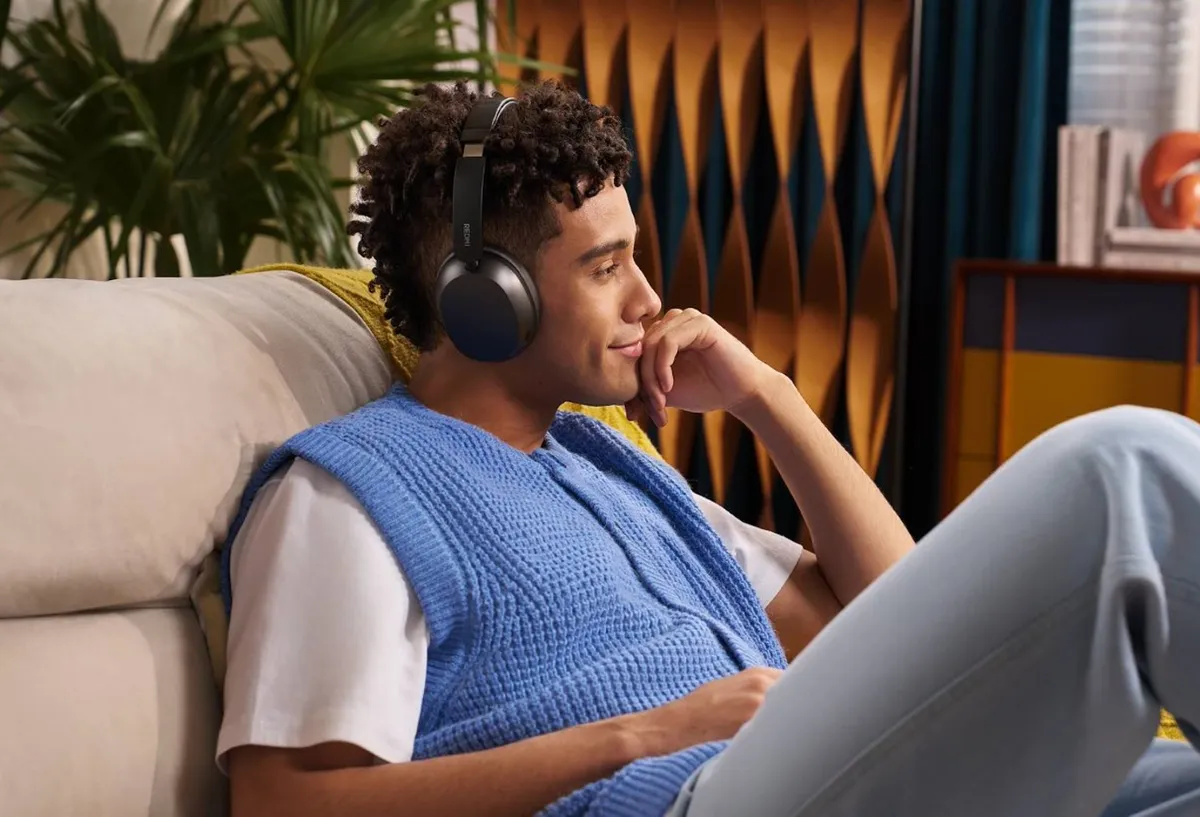 Xiaomi presenta REDMI Headphones Neo e REDMI Buds 8: autonomia e audio premium