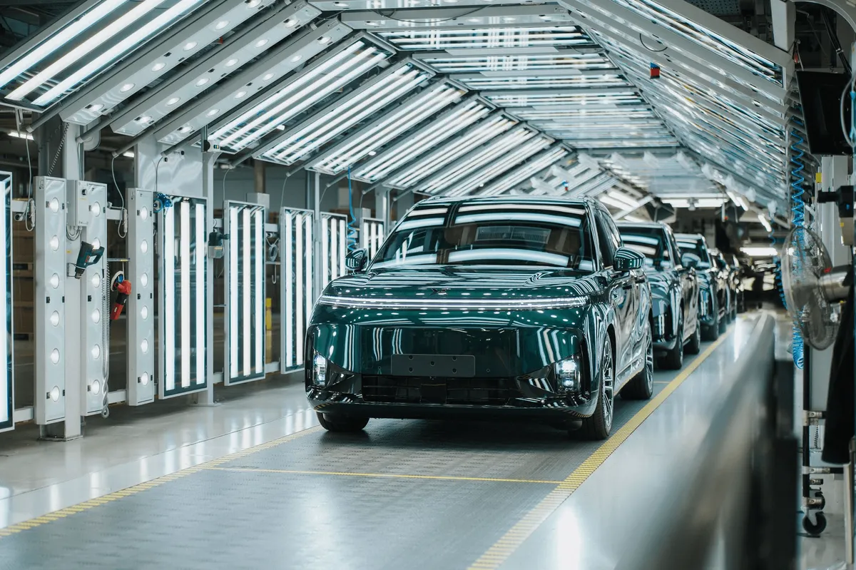 XPENG G9L: avviata la produzione in Europa del SUV con AI