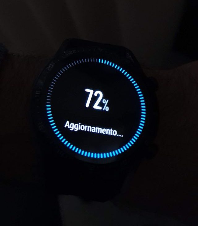 Aggiornamento firmware dello smartwatch in corso