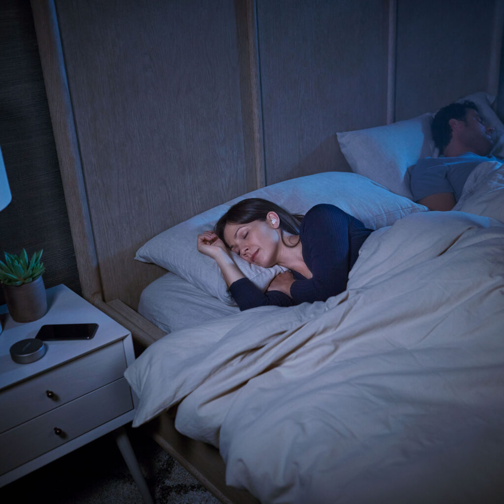 Bose Sleepbuds II in una camera da letto