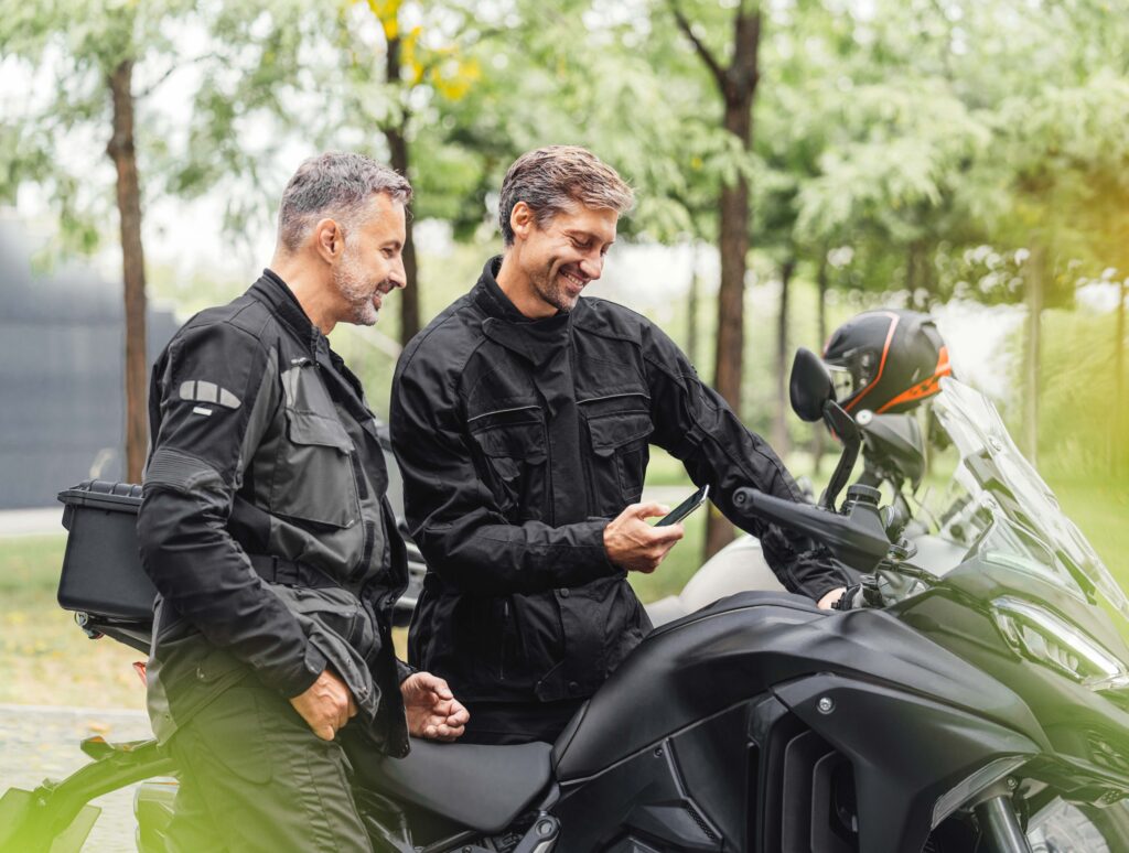 Connettività smartphone per motociclisti con Integrated Connectivity Cluster