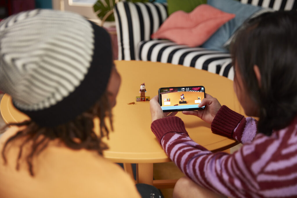 Utilizzo di Scelta dei personaggi di Lego Vidiyo tramite app su smartphone